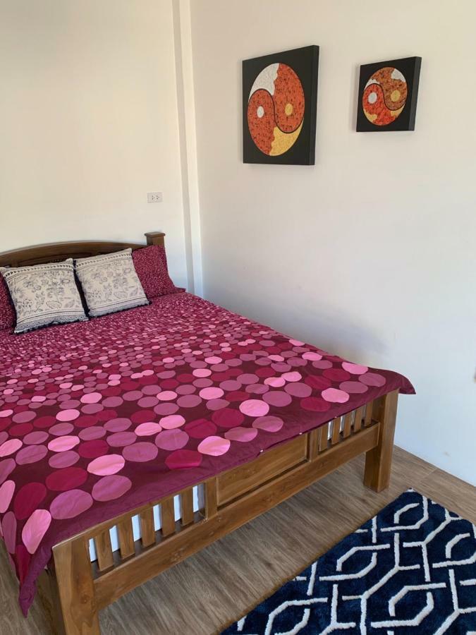 Sunray Guesthouse สุนันท์บ้านพักริมคลอง Uthai Thani Dış mekan fotoğraf