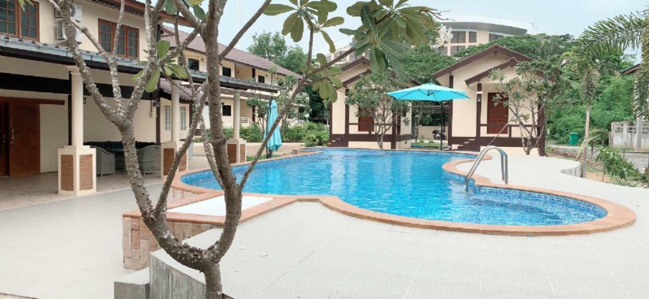 Sunray Guesthouse สุนันท์บ้านพักริมคลอง Uthai Thani Dış mekan fotoğraf